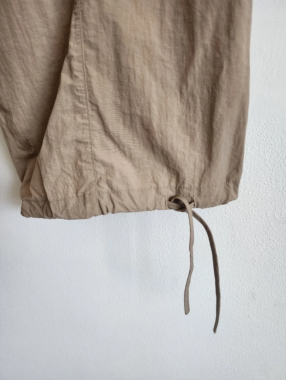 Know One Cares Tan Nylon Utility Cargo Pants | Size Medium - Picture 6 of 10